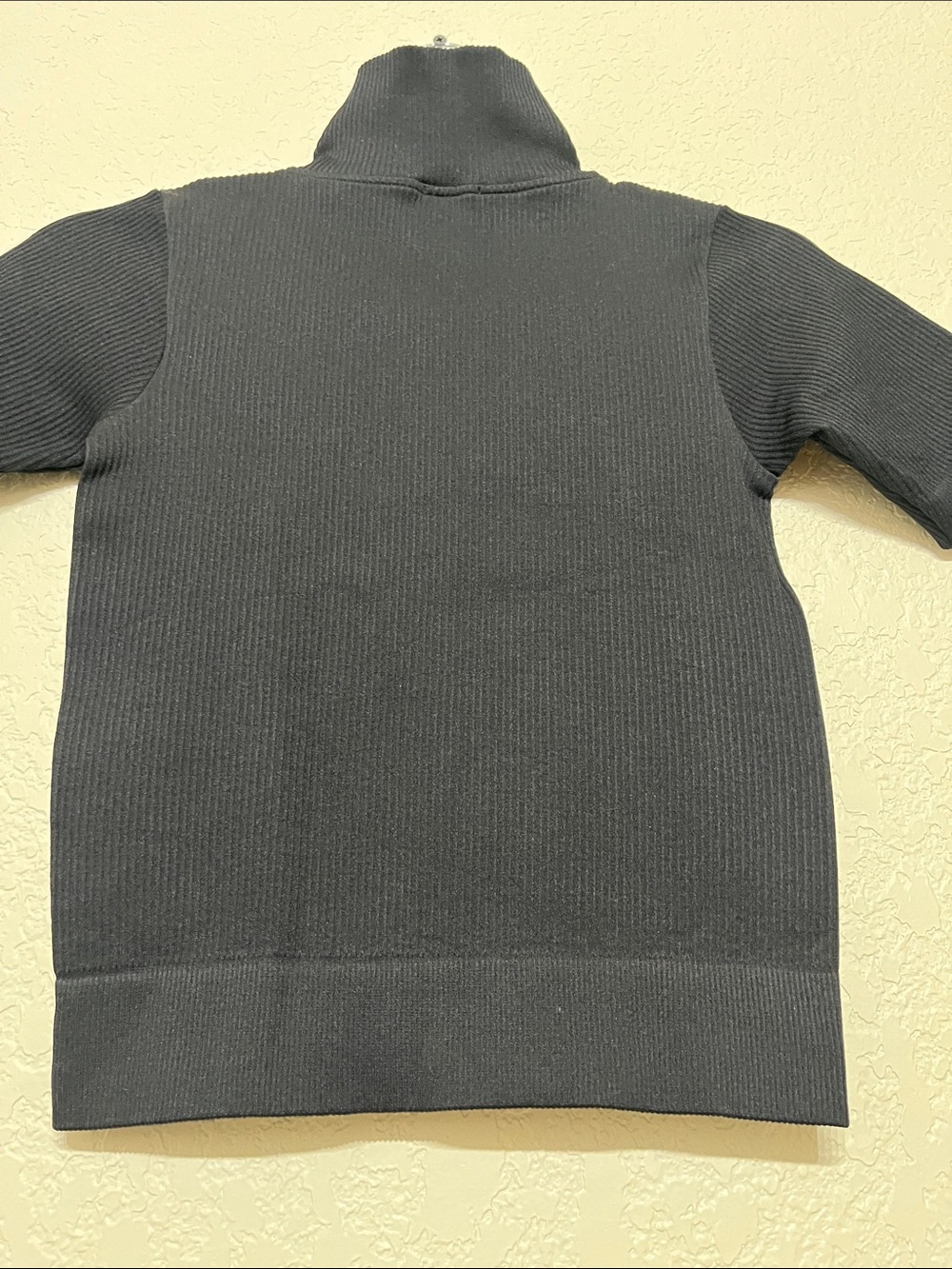 Women’s Size Small Short-Sleeve Zip-Up Mock Neck Active Top - Black - Picture 11 of 11